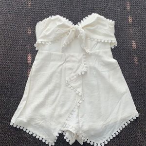 Selfie Leslie white romper